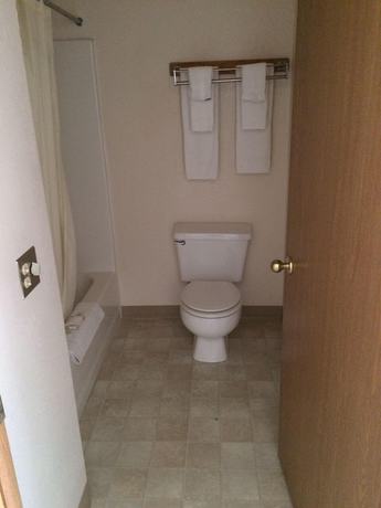 Imagen de la habitación del Hotel Mini Golden Inns Motel. Foto 4