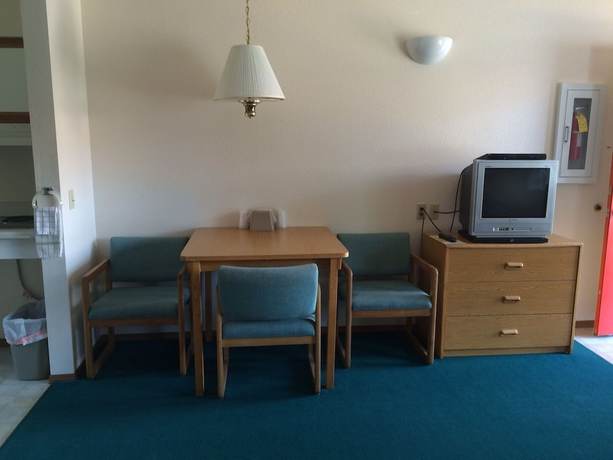 Imagen de la habitación del Hotel Mini Golden Inns Motel. Foto 6