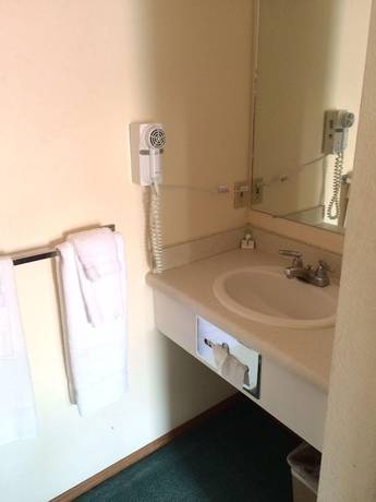 Imagen de la habitación del Hotel Mini Golden Inns Motel. Foto 11