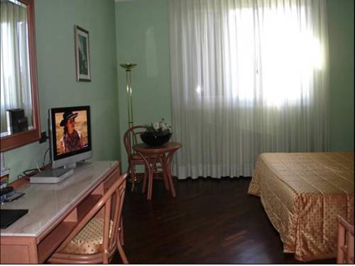 Imagen de la habitación del Hotel Mini Le Ville. Foto 7