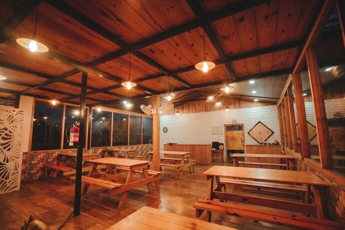 Imagen del bar/restaurante del Hotel Minikins - Resorts And Restaurant. Foto 16