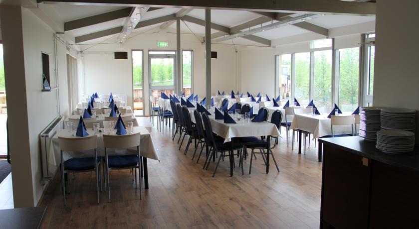 Imagen del bar/restaurante del Hotel Minniborgir Cottages. Foto 2