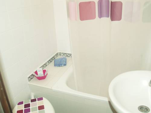 Imagen de la habitación del Hotel Mino, Castelldefels. Foto 6