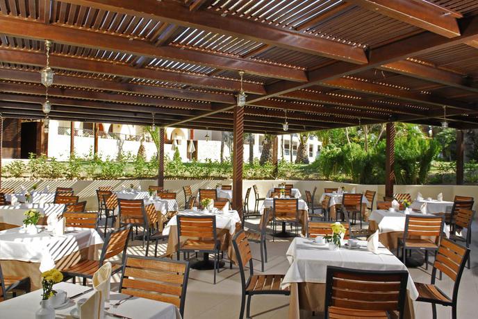 Imagen del bar/restaurante del Hotel Minos Mare. Foto 2