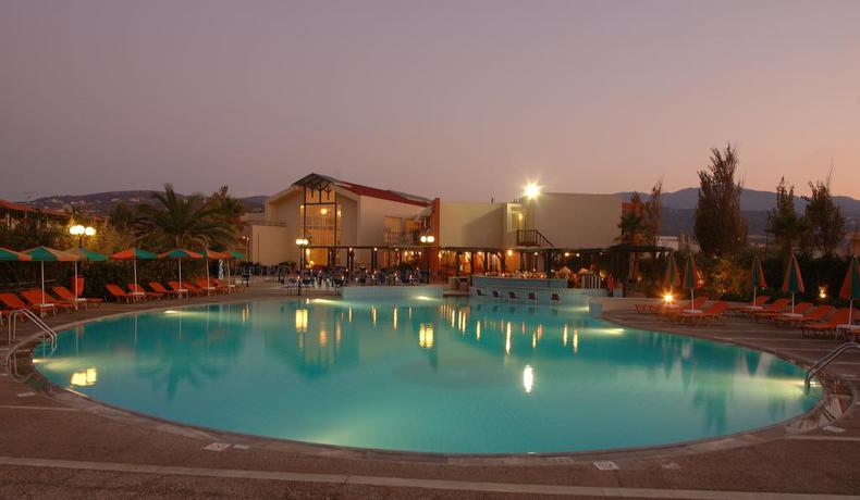 Imagen de la piscina del Hotel Minos Mare. Foto 7