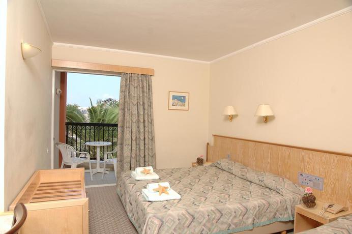 Imagen de la habitación del Hotel Minos Mare. Foto 4