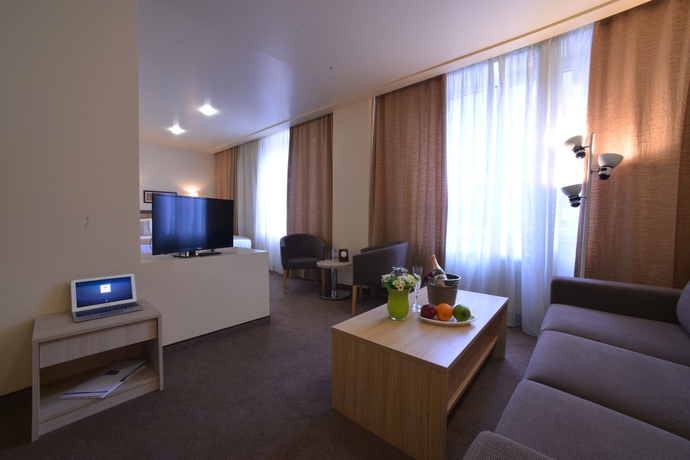 Imagen de los interiores del Hotel Minotel Barsam Suites. Foto 15