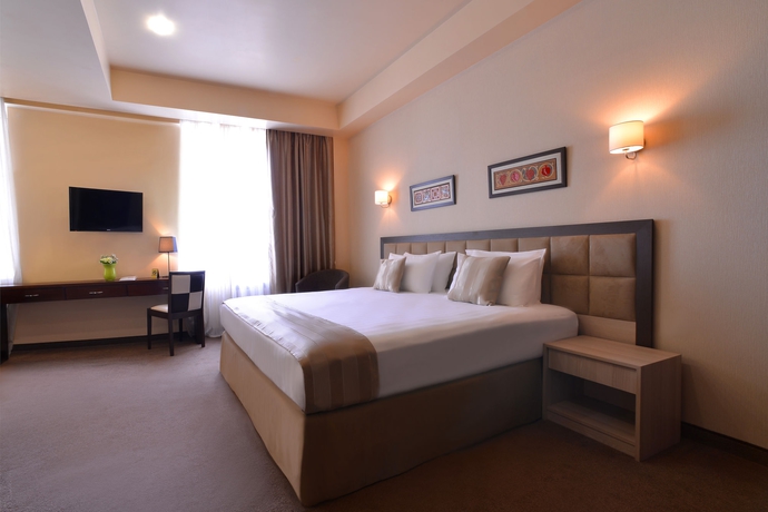 Imagen de la habitación del Hotel Minotel Barsam Suites. Foto 10