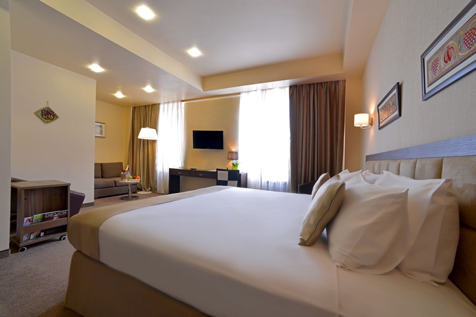 Imagen de la habitación del Hotel Minotel Barsam Suites. Foto 12