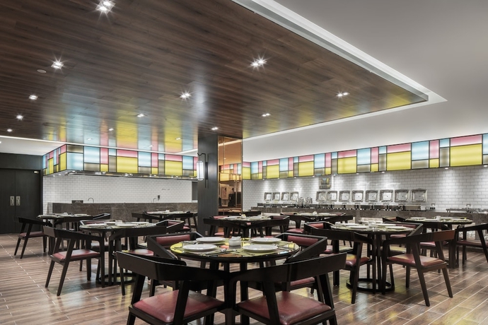 Imagen del bar/restaurante del Hotel Minshan Lhasa Grand. Foto 2