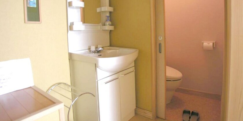 Imagen de la habitación del Hotel Minshuku Inn Shirahama Ekinoyado. Foto 15