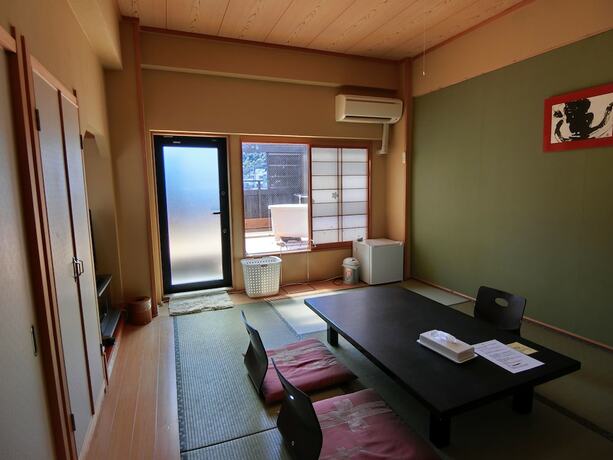 Imagen de la habitación del Hotel Minshuku Inn Shirahama Ekinoyado. Foto 18