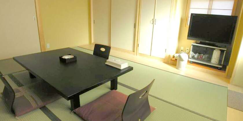 Imagen de la habitación del Hotel Minshuku Inn Shirahama Ekinoyado. Foto 34