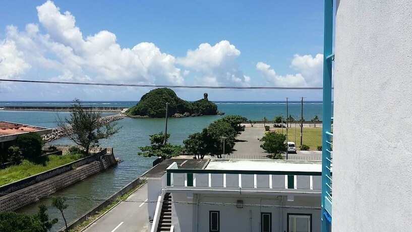 Imagen general del Hotel Minshuku Kumejima Bekkan. Foto 2