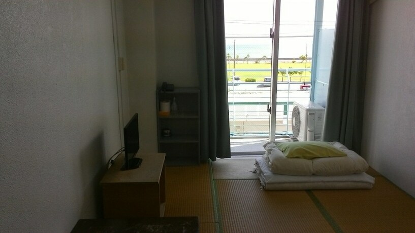 Imagen general del Hotel Minshuku Kumejima Bekkan. Foto 5