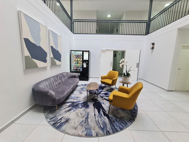 Imagen de los interiores del Hotel Mint Express Melrose View. Foto 19