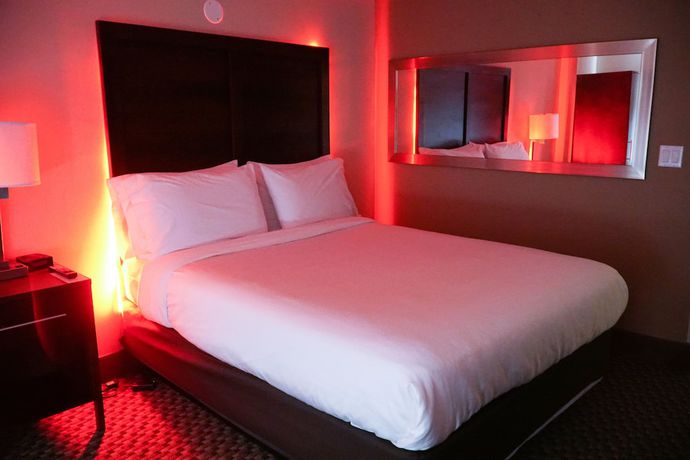 Imagen de la habitación del Hotel Mint JFK Airport. Foto 17