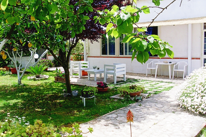 Imagen de los exteriores del Hotel Minturnae. Foto 14
