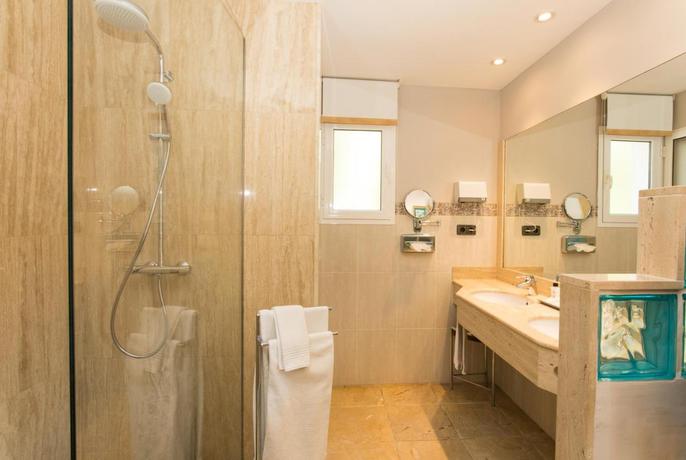 Imagen de la habitación del Hotel Minura Cala Galdana & Apartamentos d'Aljandar. Foto 5