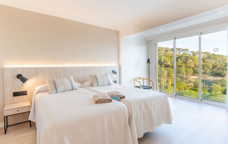 Imagen de la habitación del Hotel Minura Cala Galdana & Apartamentos d'Aljandar. Foto 10