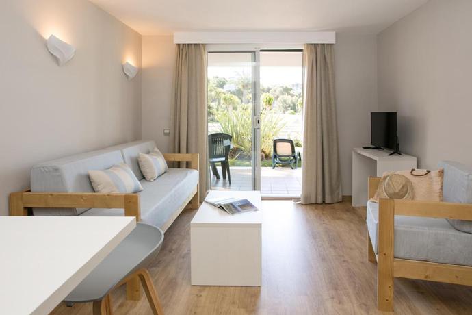 Imagen de la habitación del Hotel Minura Cala Galdana & Apartamentos d'Aljandar. Foto 10