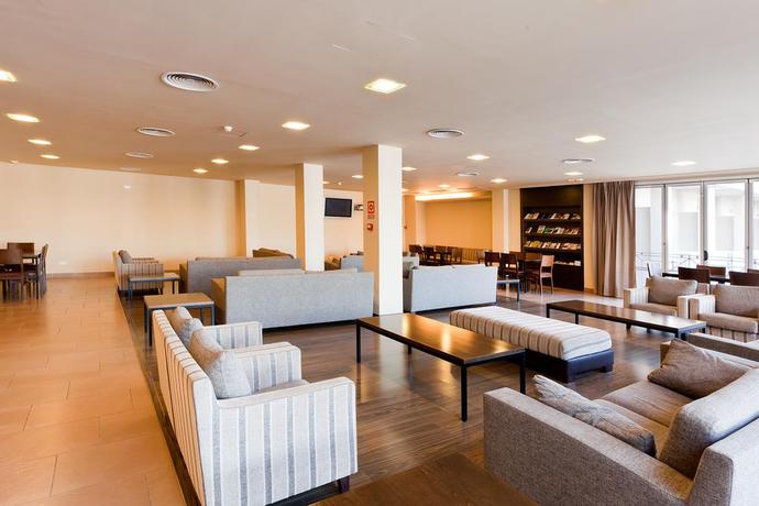 Imagen de los interiores del Hotel Minura Sur Menorca. Foto 10
