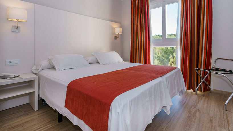Imagen de la habitación del Hotel Minura Sur Menorca. Foto 5
