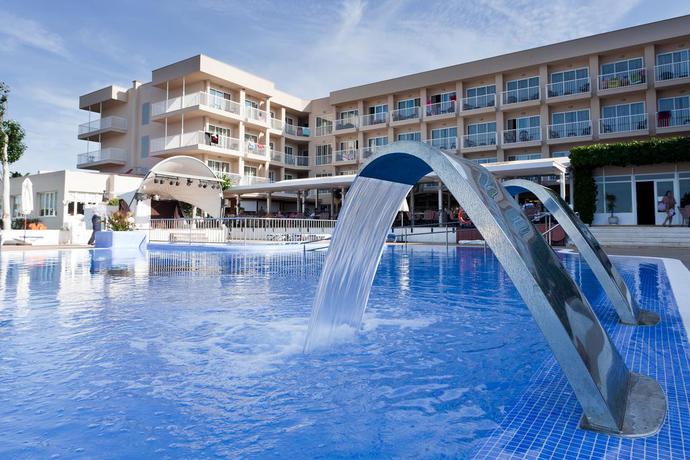 Imagen de la piscina del Hotel Minura Sur Menorca. Foto 16