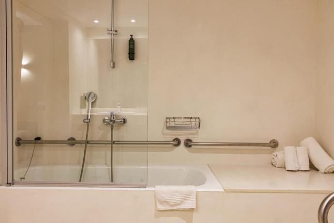 Imagen de la habitación del Hotel Minura Sur Menorca. Foto 3