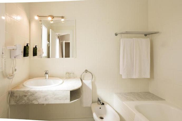 Imagen de la habitación del Hotel Minura Sur Menorca. Foto 4