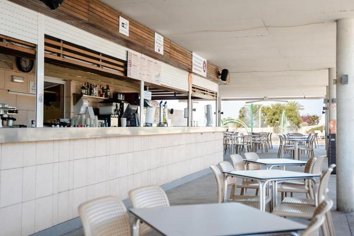 Imagen del bar/restaurante del Hotel Minura Sur Menorca. Foto 2