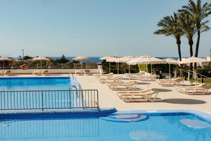 Imagen de la piscina del Hotel Minura Sur Menorca. Foto 23