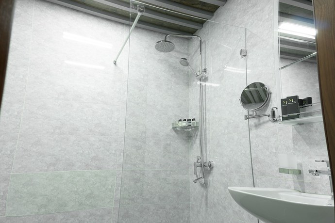 Imagen de la habitación del Hotel Mir Luxe Plaza. Foto 4