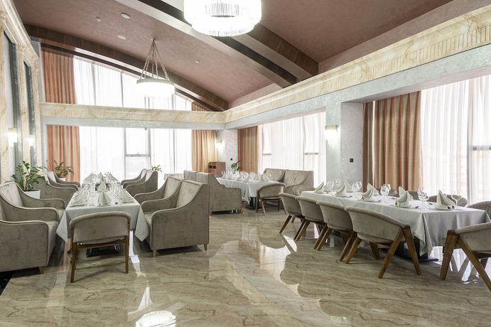 Imagen del bar/restaurante del Hotel Mir Luxe Plaza. Foto 3