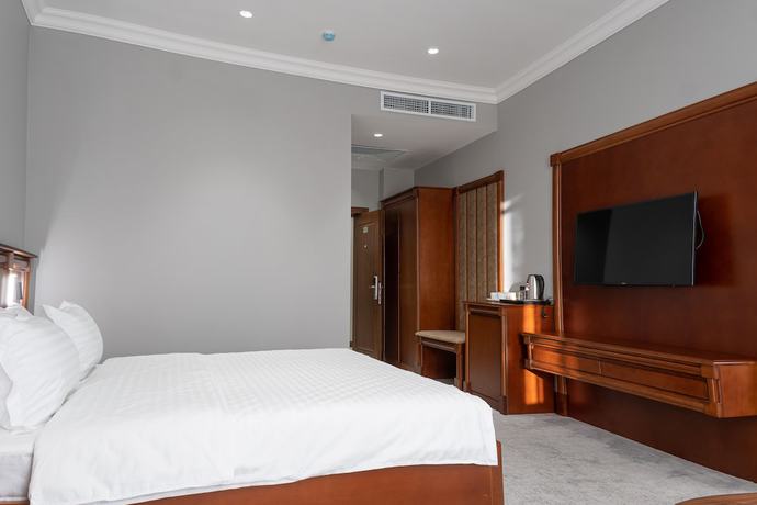 Imagen de la habitación del Hotel Mir Luxe Plaza. Foto 5