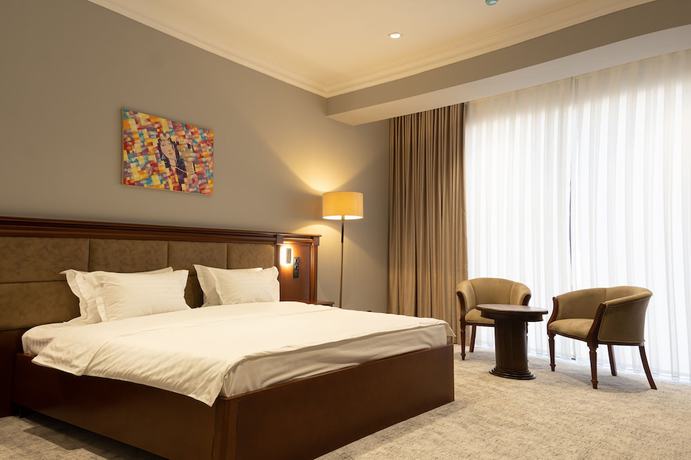 Imagen de la habitación del Hotel Mir Luxe Plaza. Foto 6