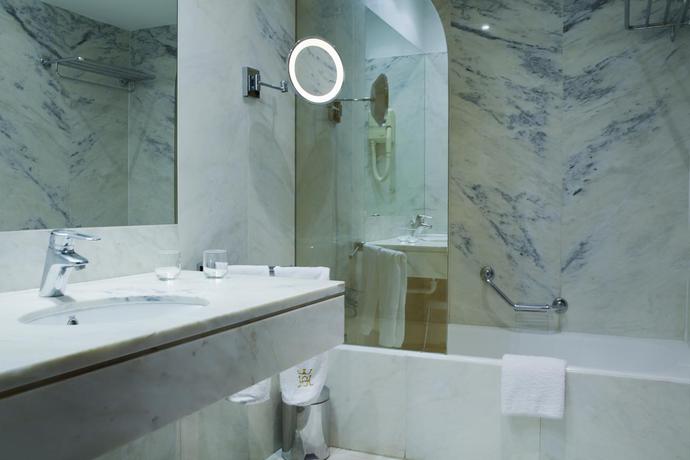 Imagen de la habitación del Hotel Mir Octavio. Foto 11