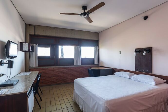 Imagen de la habitación del Hotel Mira Mar&eacute; Praia. Foto 18