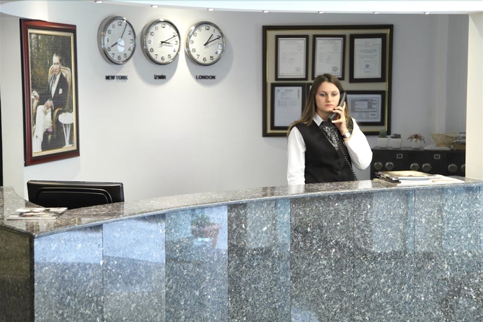 Imagen de los interiores del Hotel Mira Otel Alsancak. Foto 16