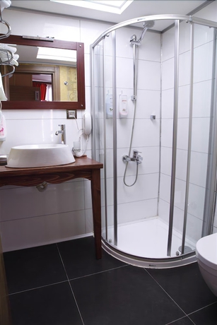 Imagen de la habitación del Hotel Mira Otel Alsancak. Foto 14