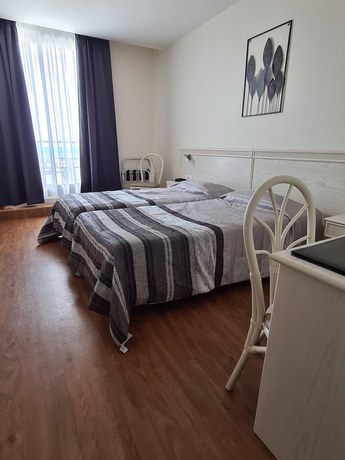 Imagen de la habitación del Hotel Mira-Mar. Foto 15