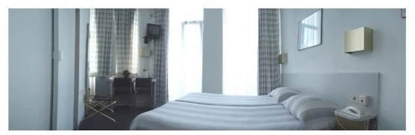 Imagen de la habitación del Hotel Mirabeau, Bruselas. Foto 11