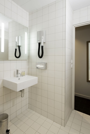 Imagen de la habitación del Hotel Mirabeau Eiffel. Foto 9