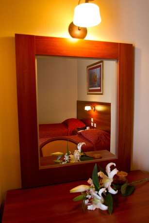 Imagen de la habitación del Hotel Mirabel CityCenter. Foto 10