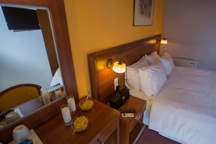 Imagen de la habitación del Hotel Mirabel CityCenter. Foto 13