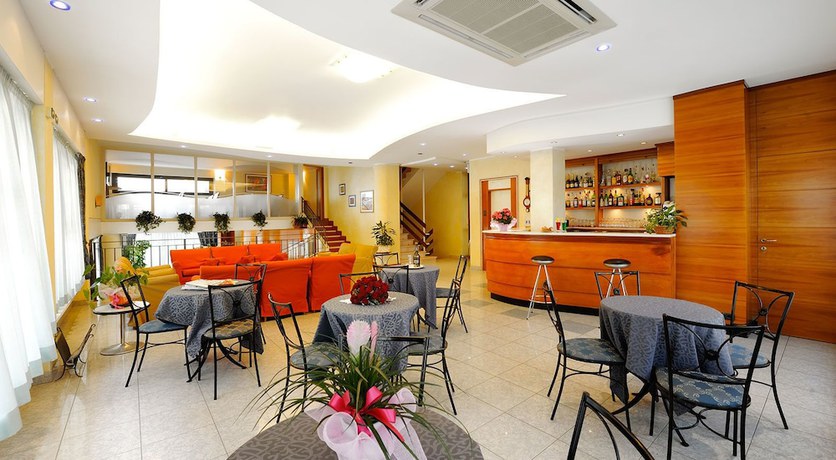Imagen del bar/restaurante del Hotel Mirabel, Viserba. Foto 5