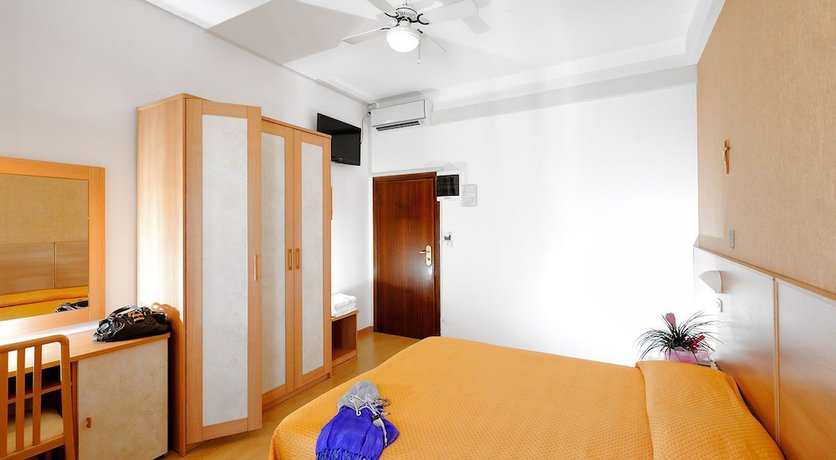 Imagen de la habitación del Hotel Mirabel, Viserba. Foto 8
