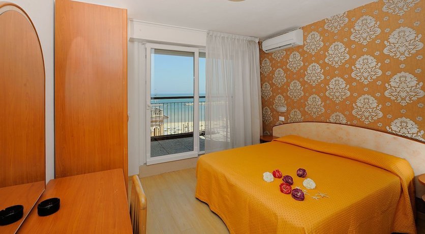 Imagen de la habitación del Hotel Mirabel, Viserba. Foto 12