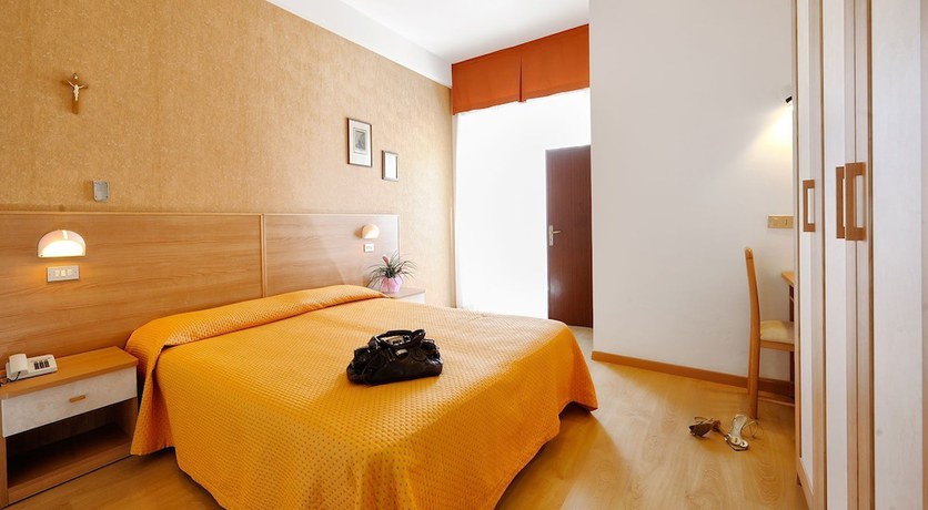 Imagen de la habitación del Hotel Mirabel, Viserba. Foto 14