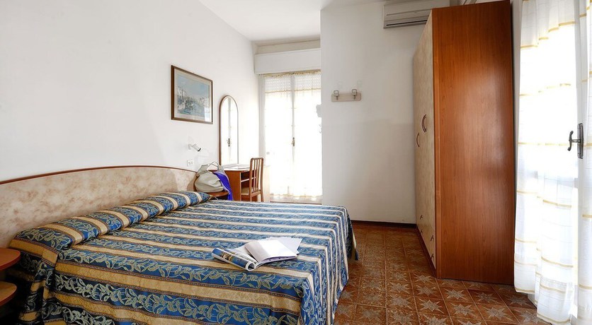 Imagen de la habitación del Hotel Mirabel, Viserba. Foto 15